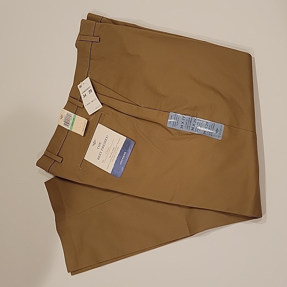 Dockers Men's Classic Fit Khaki Casual Pants